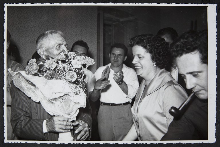 Trieste, luglio 1956, A.N.P.I. provinciale, omaggi floreali ad Alcide Cervi